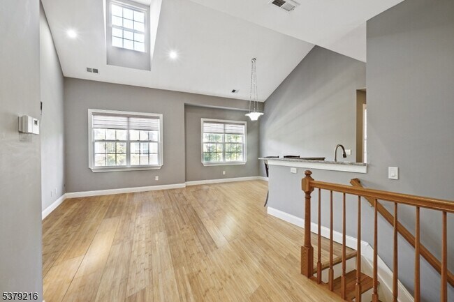 Building Photo - 40 Taft Ln