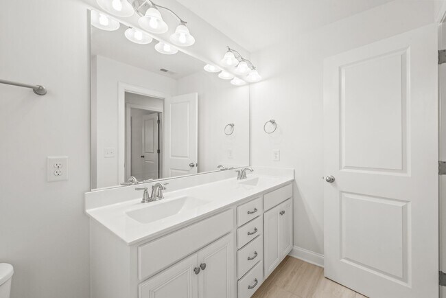 Building Photo - Beautiful Home in Prime Ballantyne Location