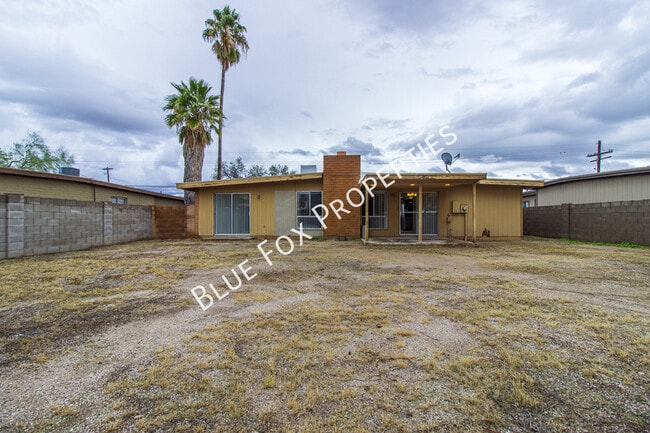 Building Photo - 2618 S Camino Seco