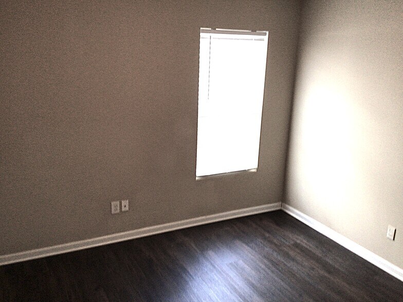 Building Photo - 922 Wolfpack Way