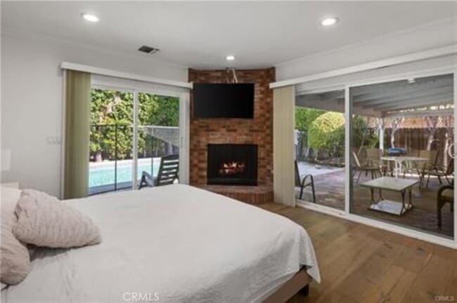 Building Photo - 22335 Kittridge St