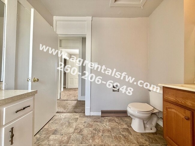 Building Photo - 3 Bedroom House