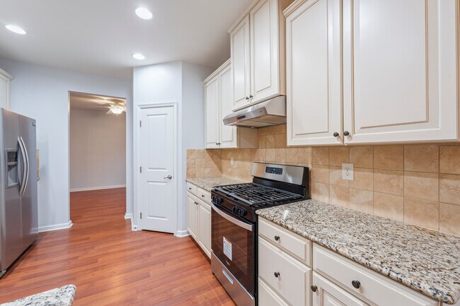 Building Photo - 586 Harrison Dr NW