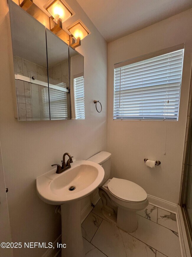 Building Photo - 1789 River Rd