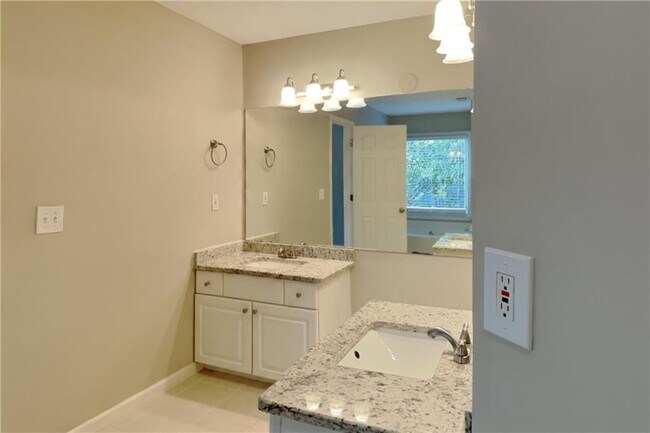 Building Photo - 345 Outwood Mill Ct