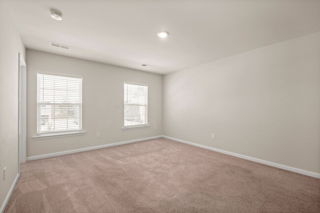 Building Photo - Stunning home in desirable Chateau community