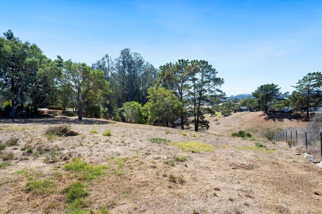 Building Photo - 517 Calabasas Rd