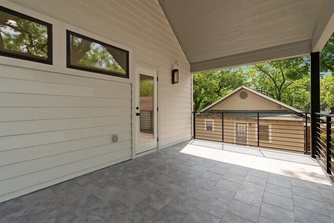 Building Photo - 2102 Eva St