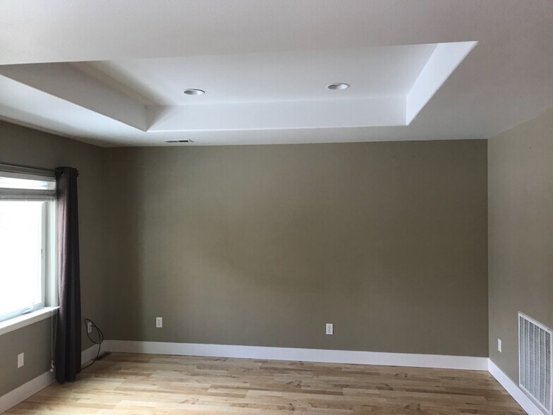 Building Photo - 1035 Road Runner St.