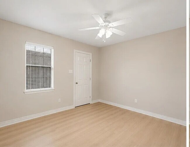 Building Photo - Texas A&M Living at Its Best – Newly Remodeled 4BR/4BA in The Barracks