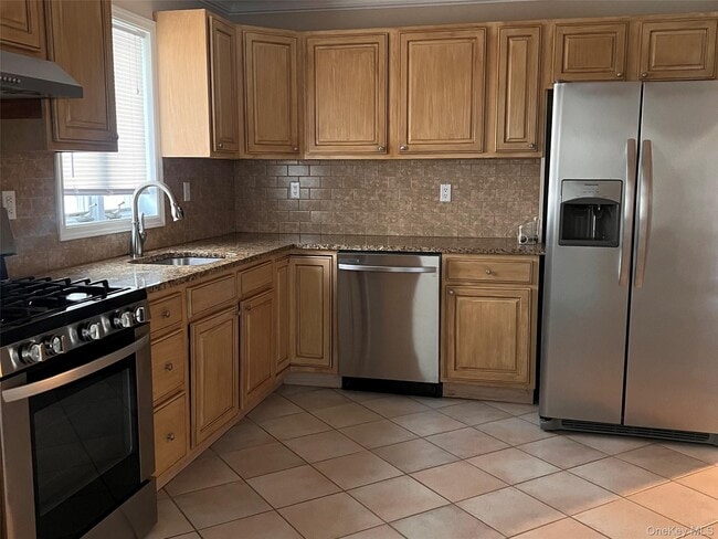 Building Photo - 110 2nd St