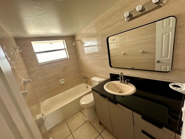 Building Photo - Big & Beautiful 2-Bedroom 1.5-Bathroom- Now Available to Rent