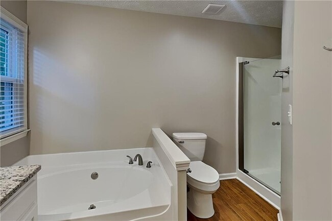 Building Photo - 600 Glendale Forest Dr