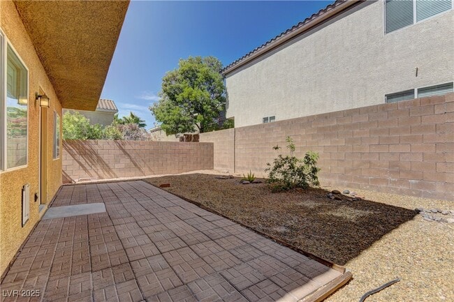 Building Photo - 236 Fairway Woods Dr