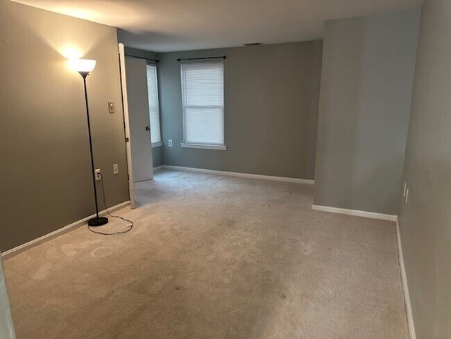 Building Photo - One level living in a spacious upgraded condo