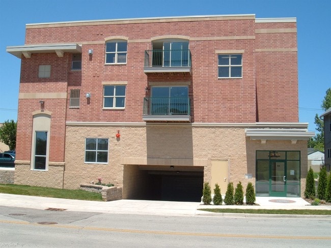 Primary Photo - 920 Marquette Ave