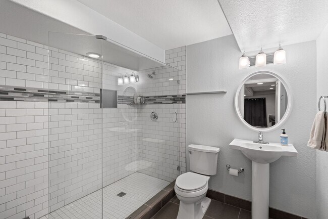 Building Photo - Modern Comfort Meets Mountain Convenience in This Littleton Home!!