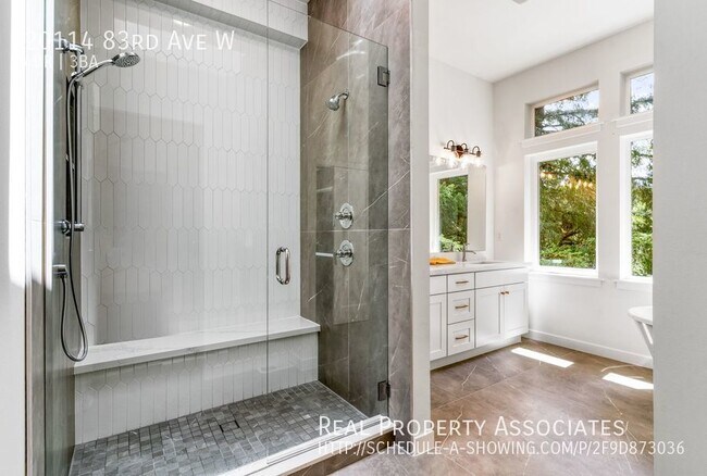 Building Photo - Edmonds Home