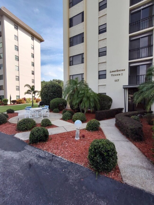 Primary Photo - 117 Country Club Dr