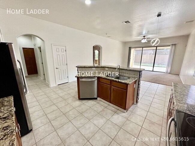 Building Photo - 6822 S 55th Ln