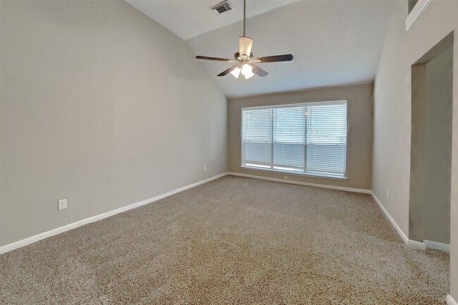 Building Photo - 18002 Golden Ridge Dr