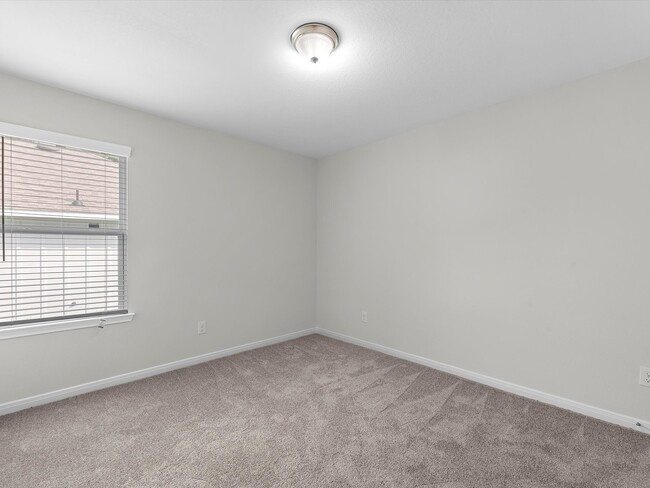 Building Photo - 46 Fairway Dr
