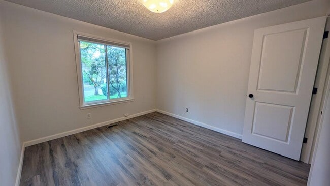 Building Photo - 12935 SW Conestoga Dr