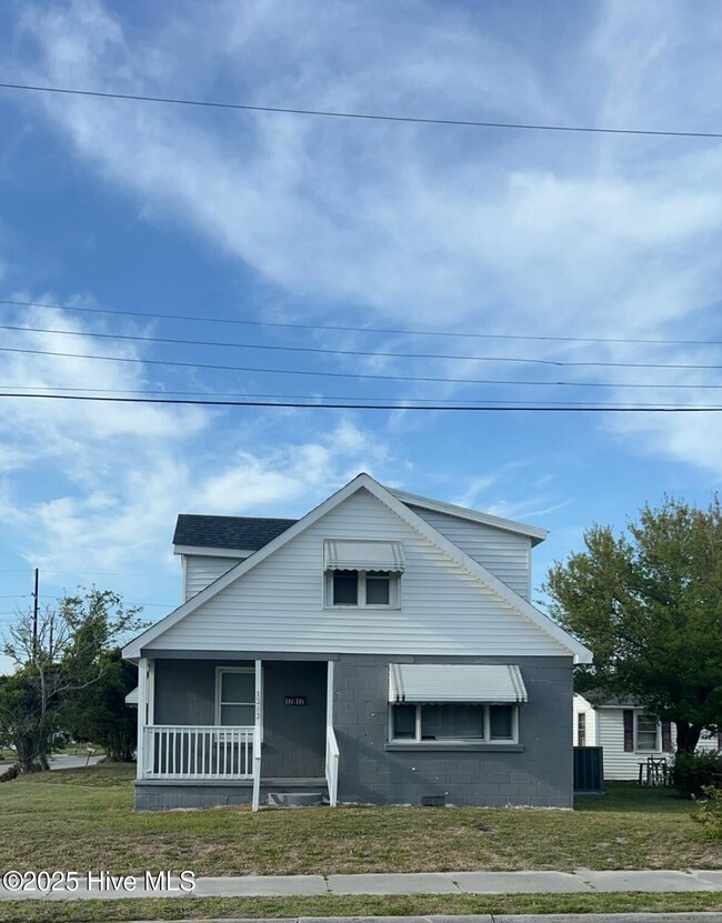 Primary Photo - 1212 Fisher St