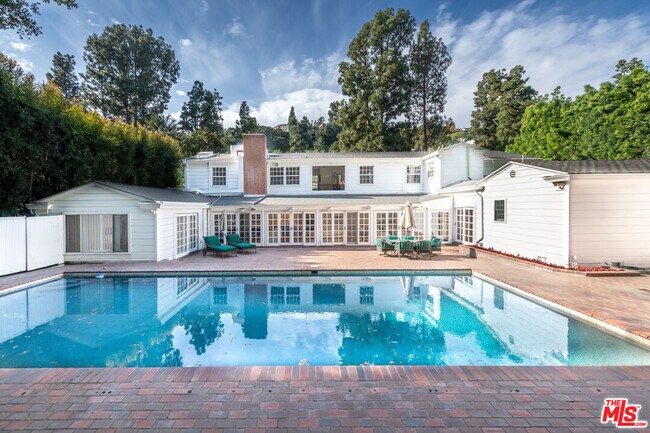 Building Photo - 1148 Coldwater Canyon Dr