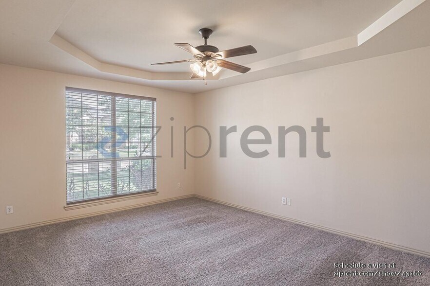 Building Photo - 13977 Valley Mills Dr