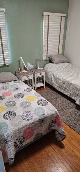 Building Photo - 1301 Lynngrove Dr