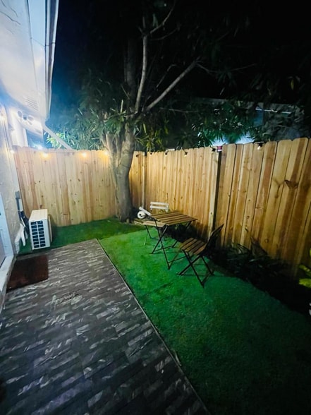 Building Photo - 201 NE 28th Terrace