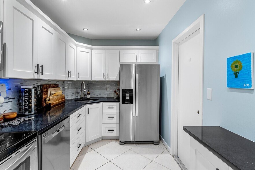 Building Photo - 3111 Oakland Shores Dr