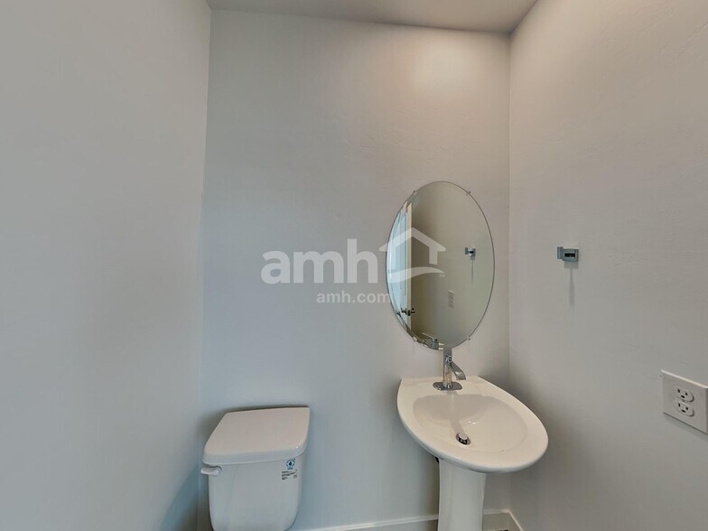 Building Photo - 9653 N Rancho Lozano