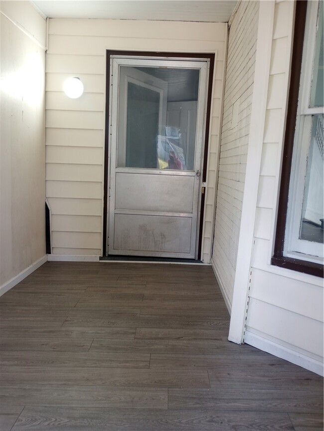 Building Photo - 410 Linden Pl