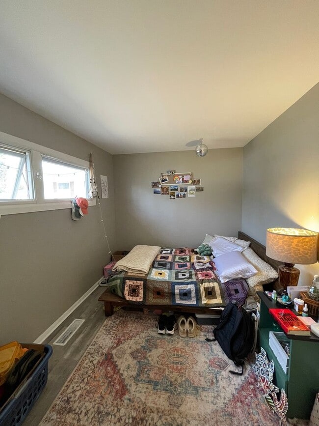 Building Photo - 3 Bedroom. 2 Bath Near Purdue!