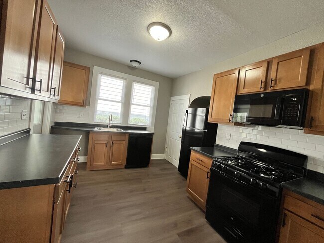 Building Photo - 3320 Broadway- Beautiful Four Bedroom Home!