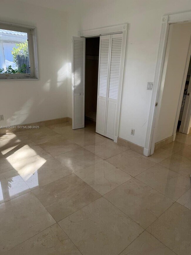 Building Photo - 2015 Arch Creek Dr