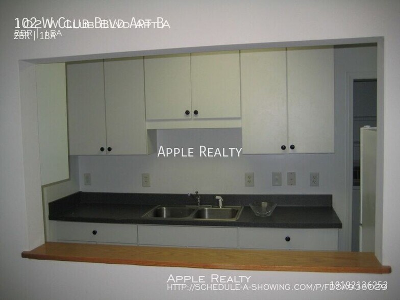 Building Photo - 102 W Club Blvd