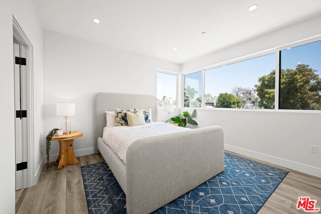 Building Photo - 1959-1952 Preuss Rd