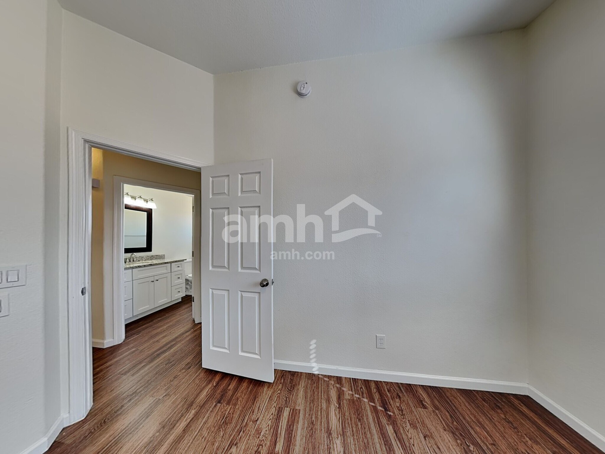 Building Photo - 9824 E Onza Ave