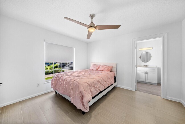 Building Photo - 5855 NW 42nd Way