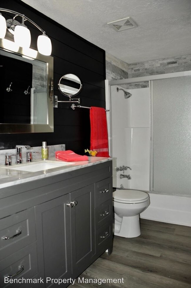 Building Photo - 3 br, 2 bath House - 1310 N. B Street