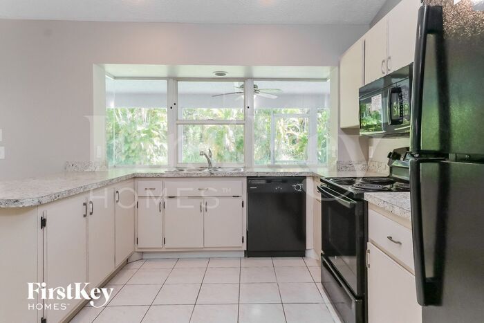 Building Photo - 3265 SW Escarole St