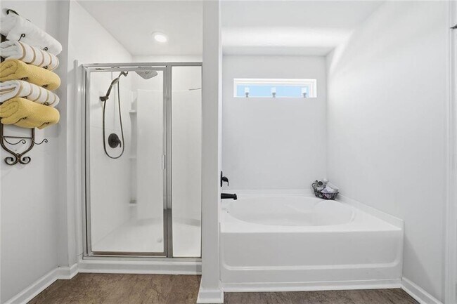 Building Photo - 196 Summit Pointe Dr