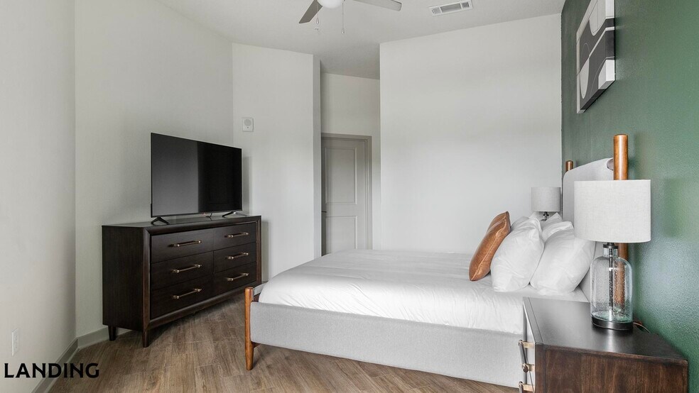 Building Photo - 7311 Baymeadows Way