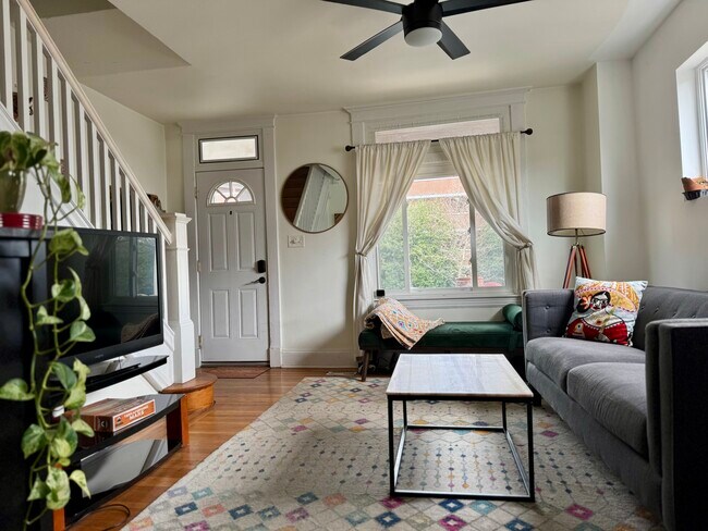 Primary Photo - 701 W 37th St