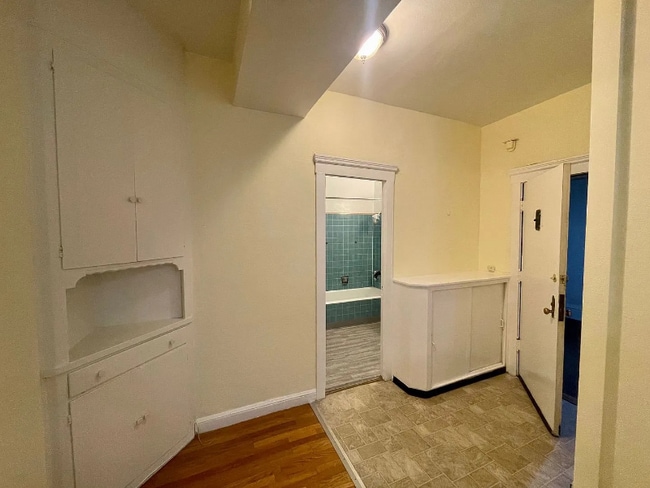 Building Photo - 565-565 Geary St