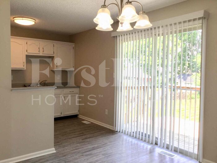 Building Photo - 3920 Pinetop Dr