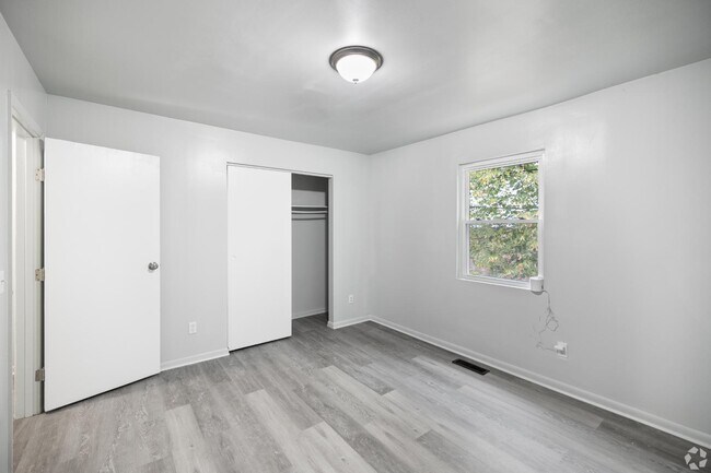 Building Photo - 3515 W Siebenthaler Ave
